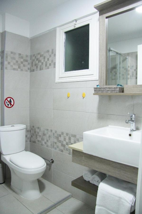 Larnaca Bay Suites Exterior foto