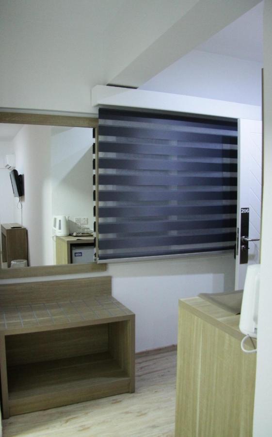 Larnaca Bay Suites Exterior foto
