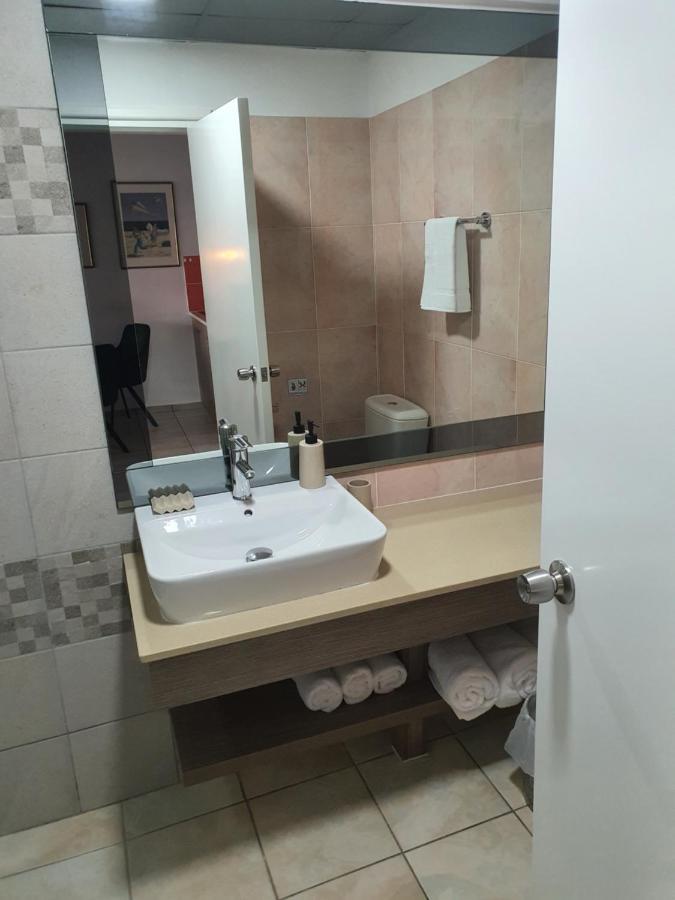 Larnaca Bay Suites Exterior foto