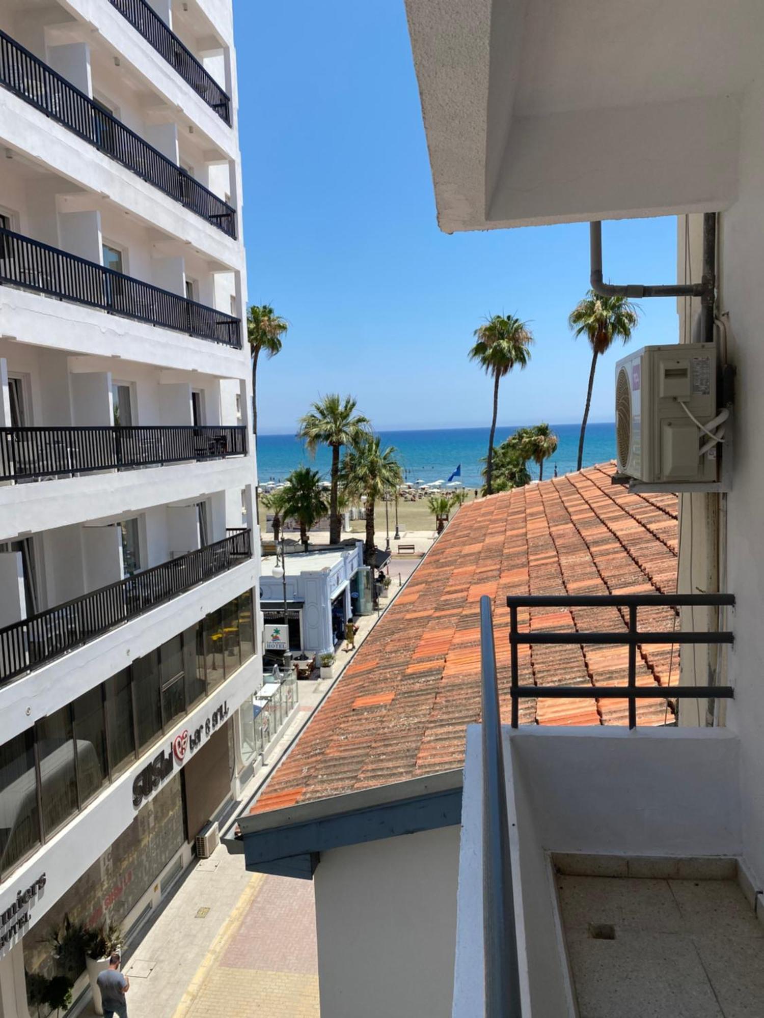 Larnaca Bay Suites Exterior foto